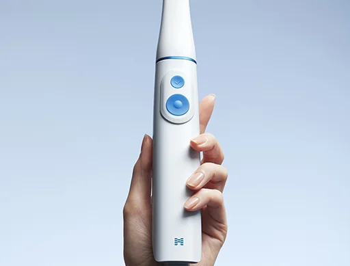 Medit i900 Mobility wireless intraoral scanner in hand